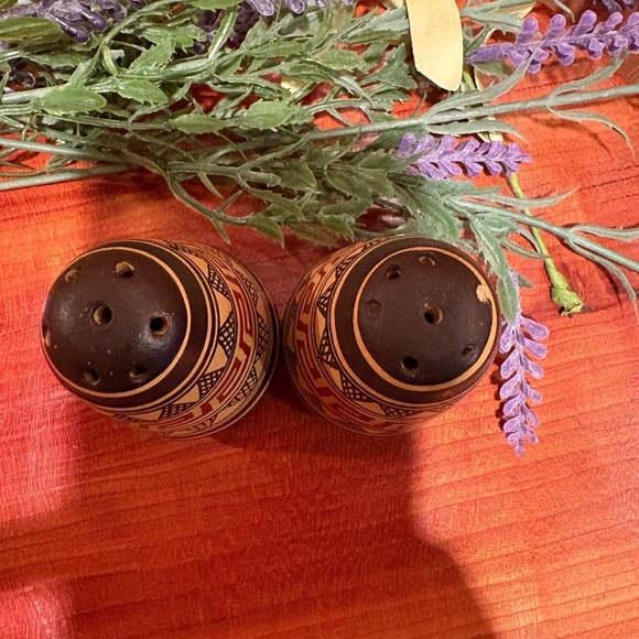 Mexican salt and pepper shakers, vintage hand painted geometric design - Picture 4 of 6